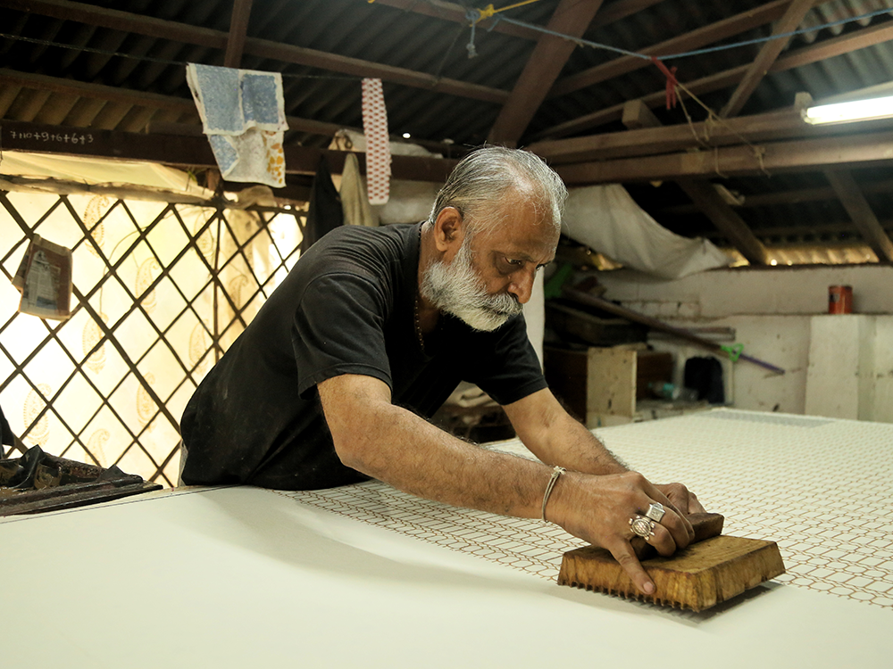 Title: The Art of Tailoring: A Masterpiece of Fabric and Creativity at Fang Necktie Factory