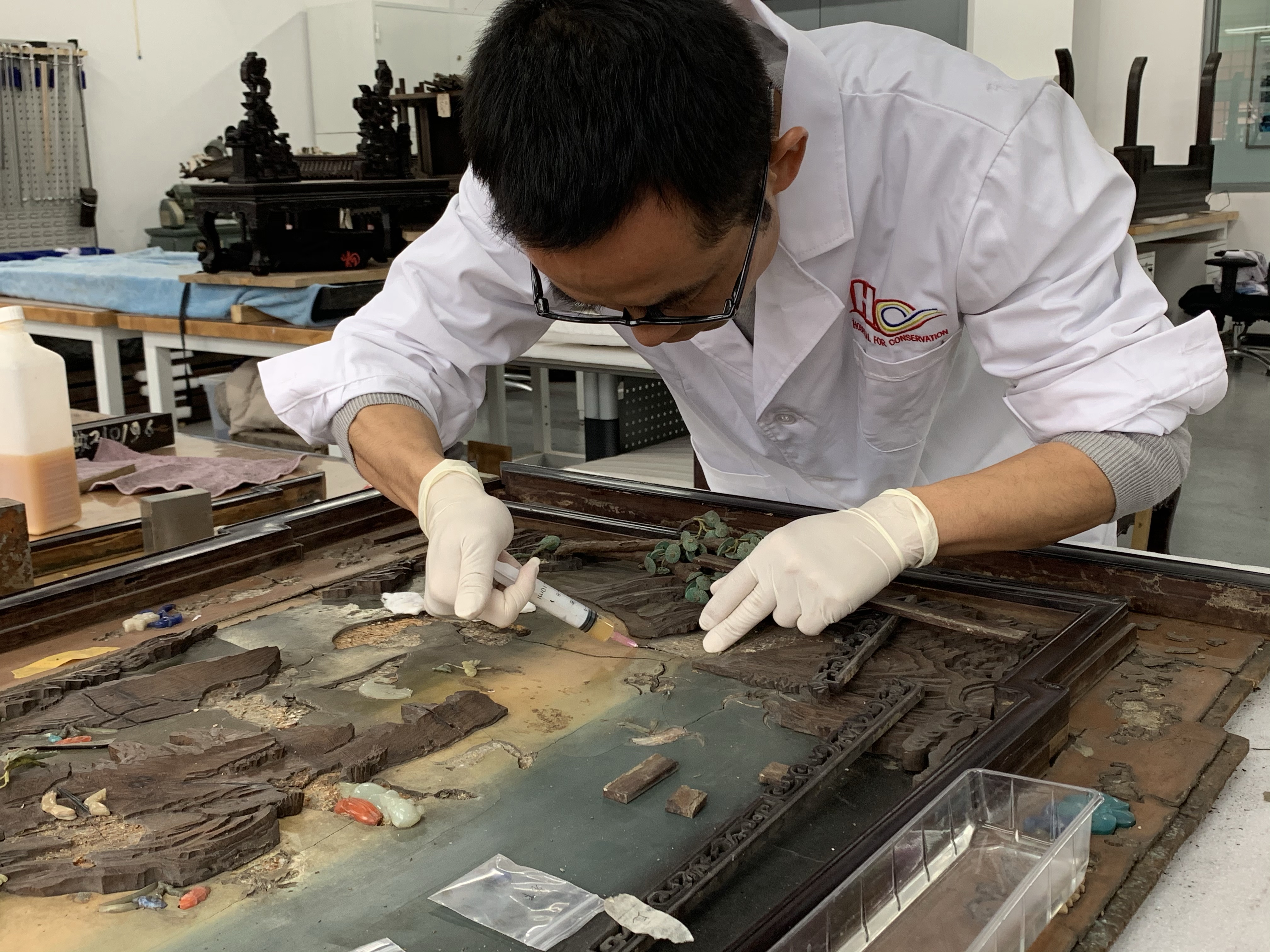 Title: Exploring the Legacy of Suzhou Tie Factory: A Masterpiece of Chinese Craftsmanship