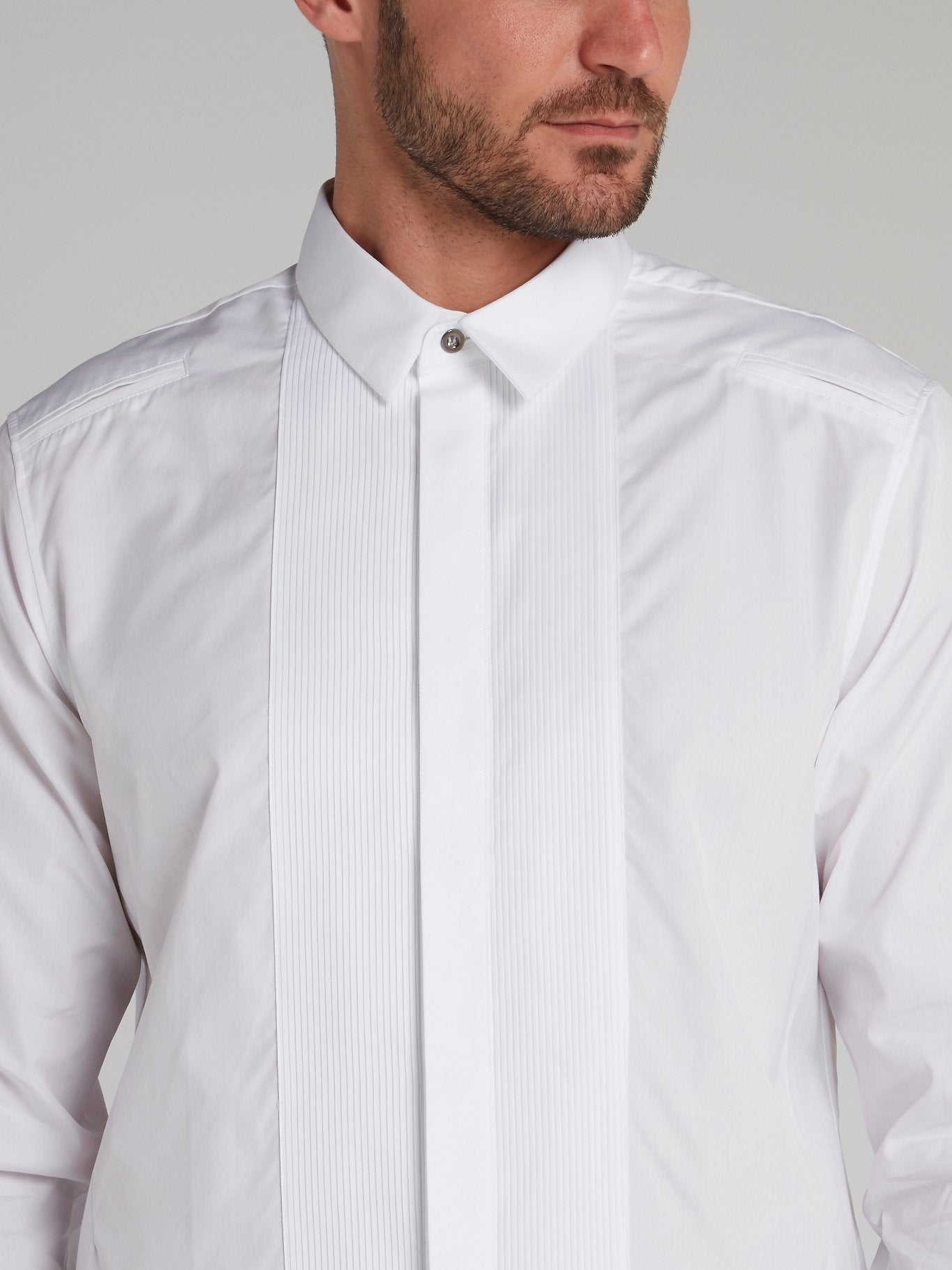 White Shirt and Tie: A Classic Combination for Men