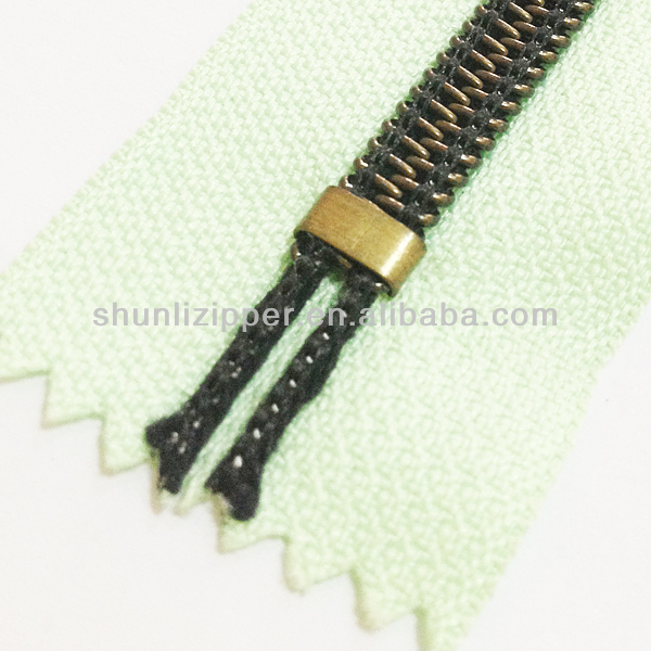 Title: Custom Zippers for Tie-Making: An Innovative Approach to Fashion Accessory Production