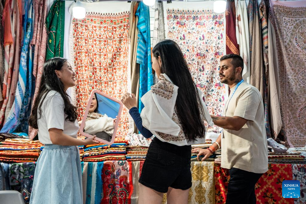 Customizing Ties in Kunming: A Fashionable Journey