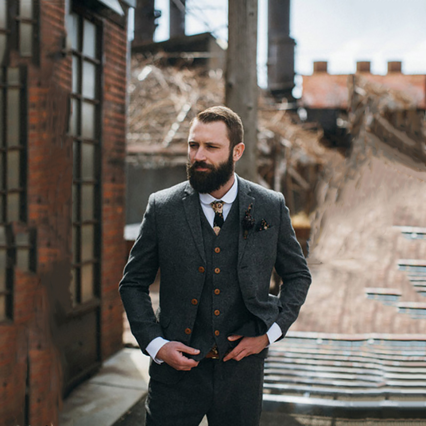 Gray Suit and Tie: The Perfect Combination