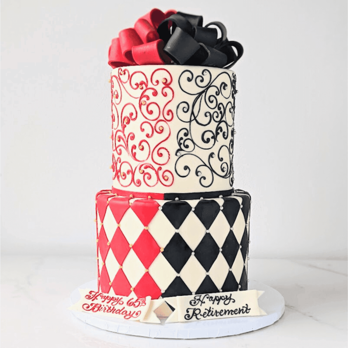 Title: Deluxe Cake Collar Styles: A Glimpse into the Exquisite World of Birthday Cakes with Tie Designs