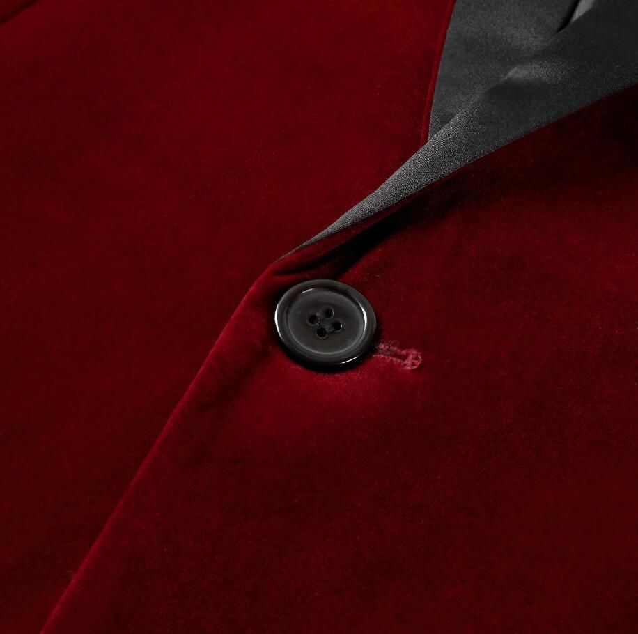 The Subtle Allure of Red: An Ode to the Timeless Beauty of a Dark Red Tie for Men