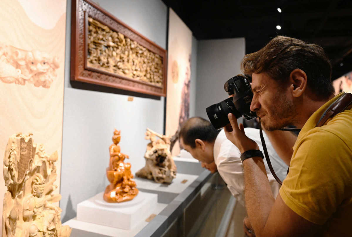 Title: Exploring the World of Guangzhous Antique Wholesale Ties: A Cultural and Fashionable Journey