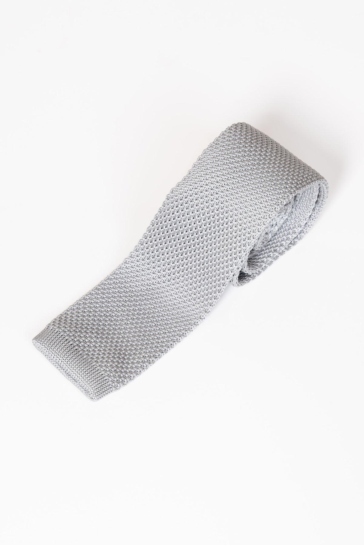 Custom Knitted Tie - The Perfect Accessory for Any Occasion