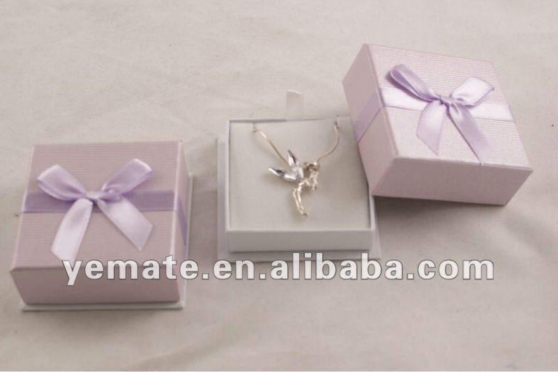 Customized Tie Gifts in Guangzhou: A Fashionable and Thoughtful Present