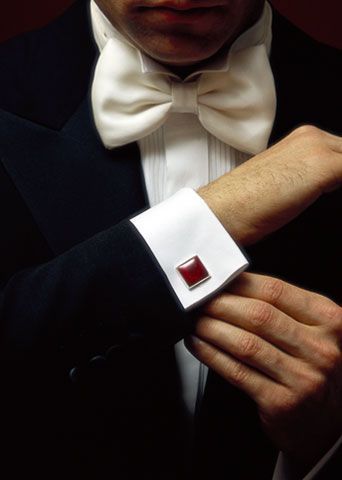 Custom-made Suit, Tie, and Cufflinks: The Ultimate Fashion Statement