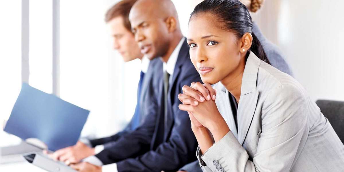 Is it necessary to wear a tie for a job interview?