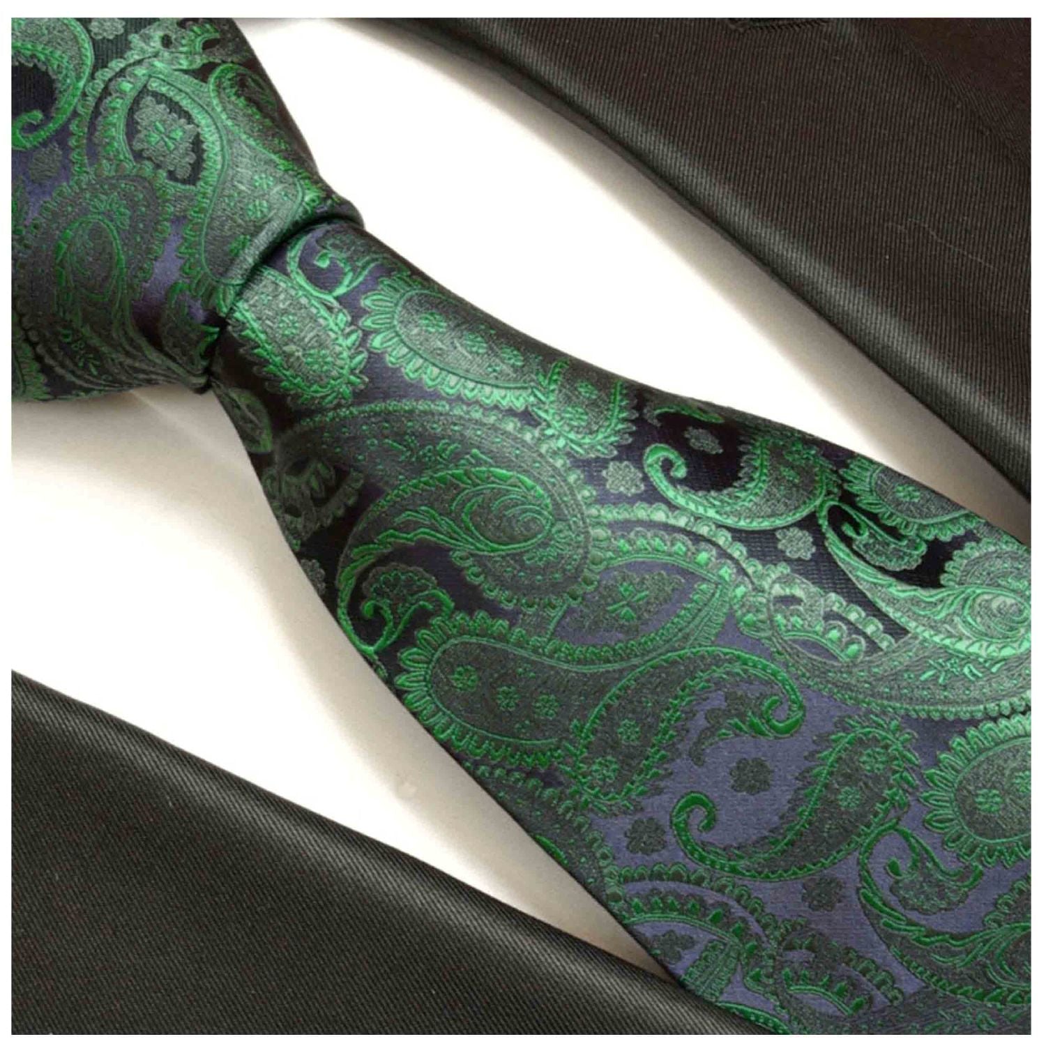 Unveiling the Elegance: The Magnificence of Silk Ties for Men