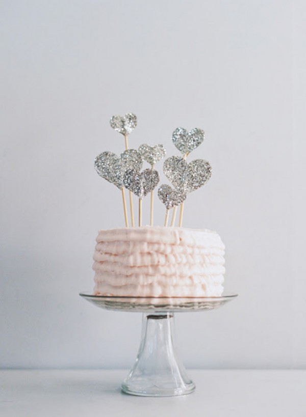 Simple and Elegant Tie Pattern Cake