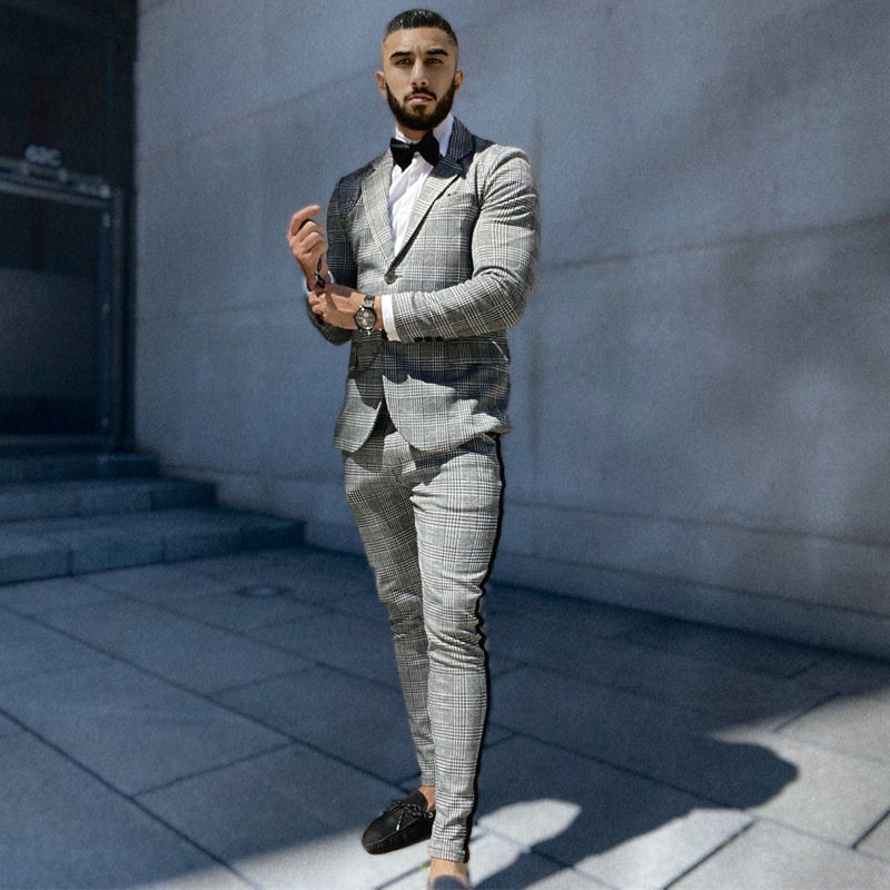 Gray Western Suit and Tie Combination: Fashion Classics for a Modern Look