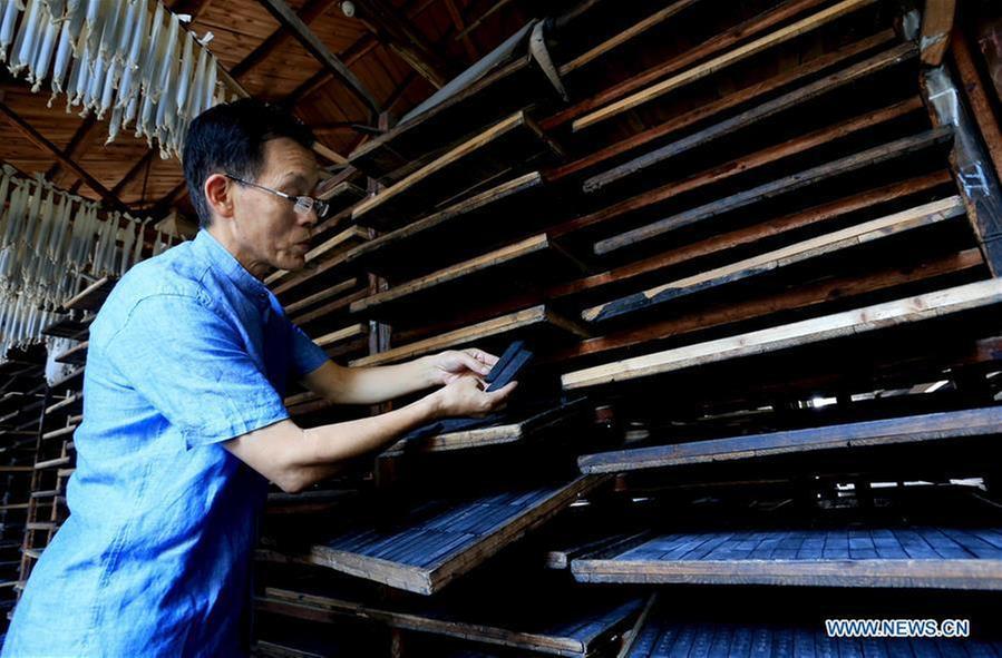 Title: Mastering the Art of Tie-Making: A Journey through Shaoxing Shengzhou Yaoshi Lacework Factory