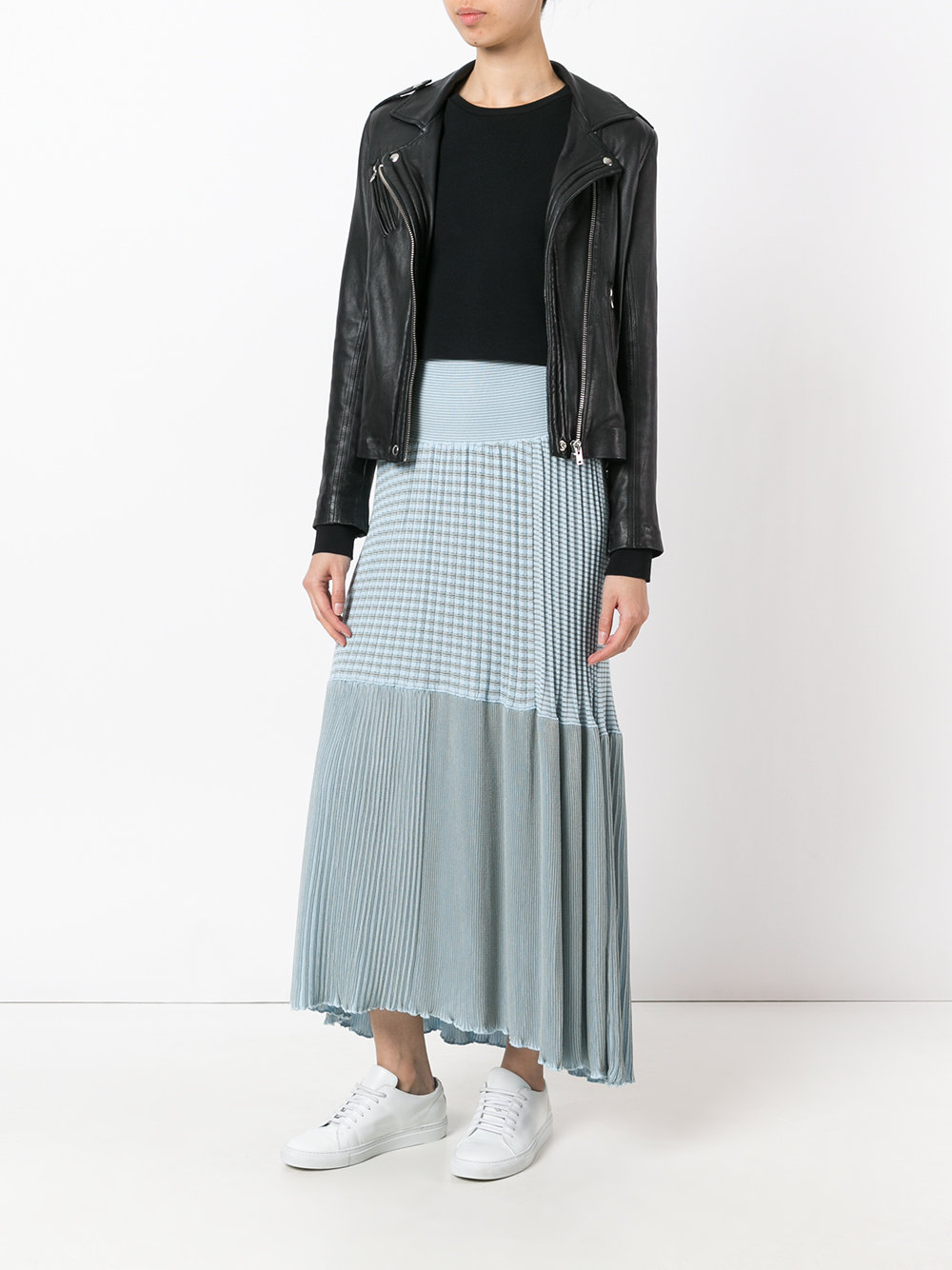 Title: Unveiling the Elegance: A Guide to Matching a Grey Skirt with a Tie Brand for a Stunning Look