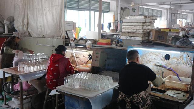 Title: Exploring the Artistic Mastery of Shengzhou Qianbaidu Tie Factory