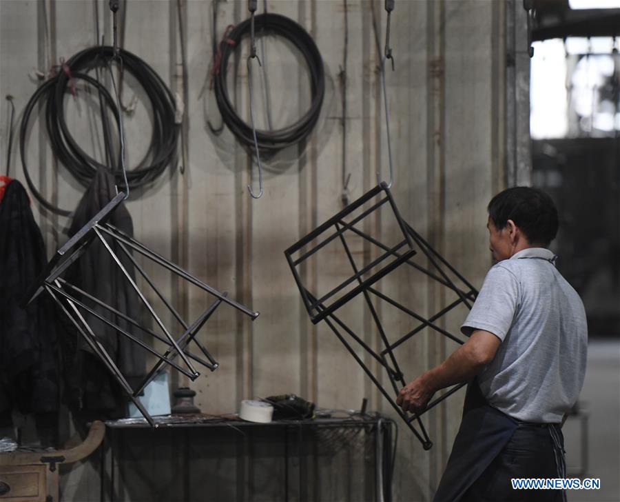 Title: The Art and History of Fujian Tie Racks