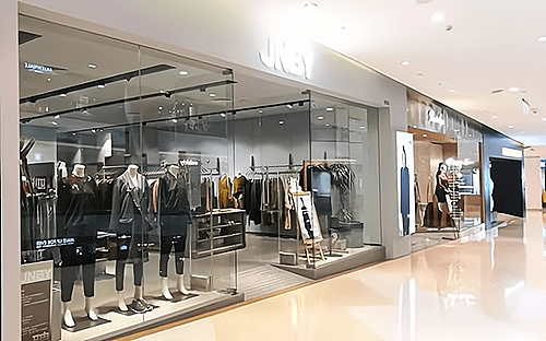 靠近女领带男品牌衣服店