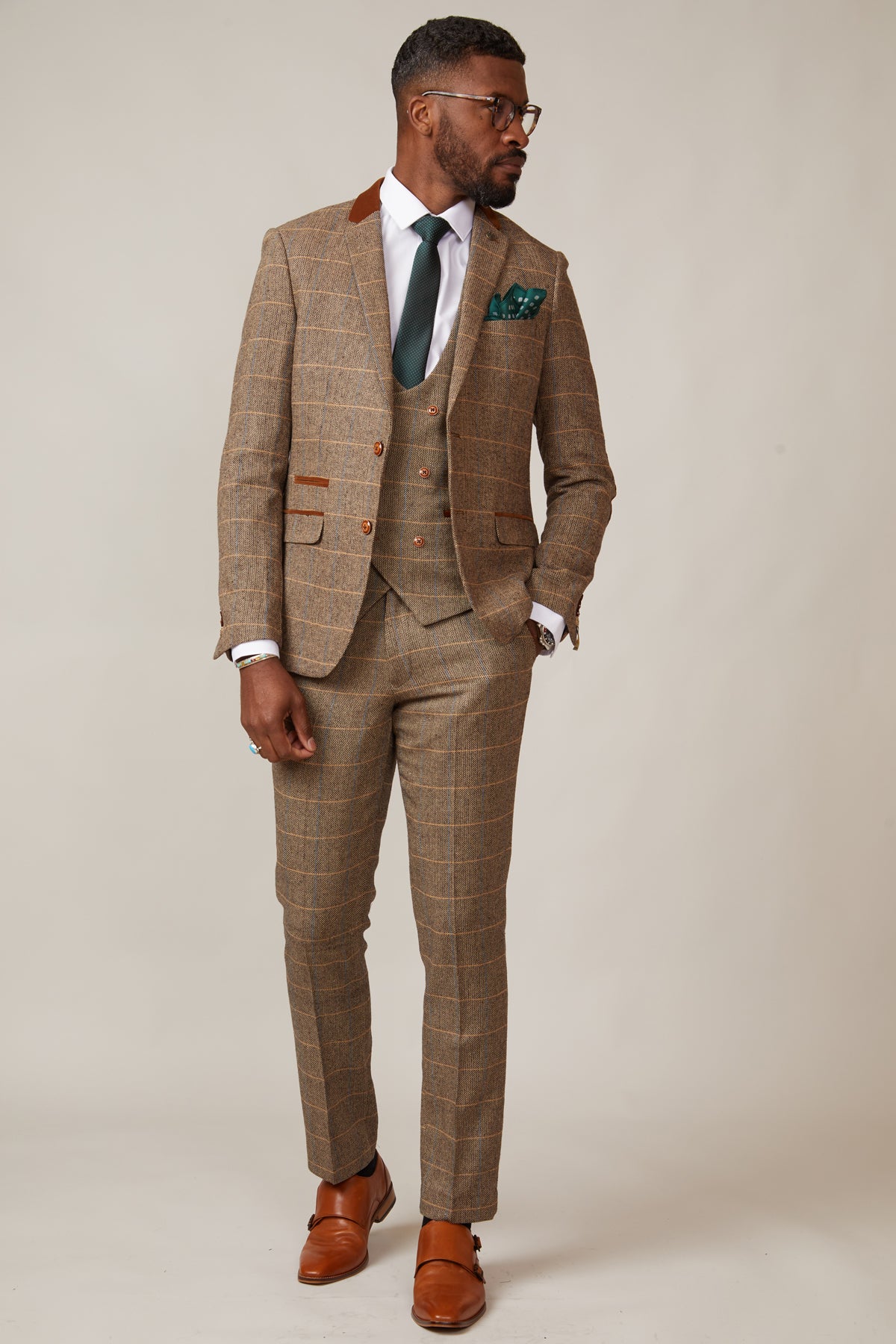 Title: Maximizing Style: How to Wear a Big Plaid Suit with a Tie for Men