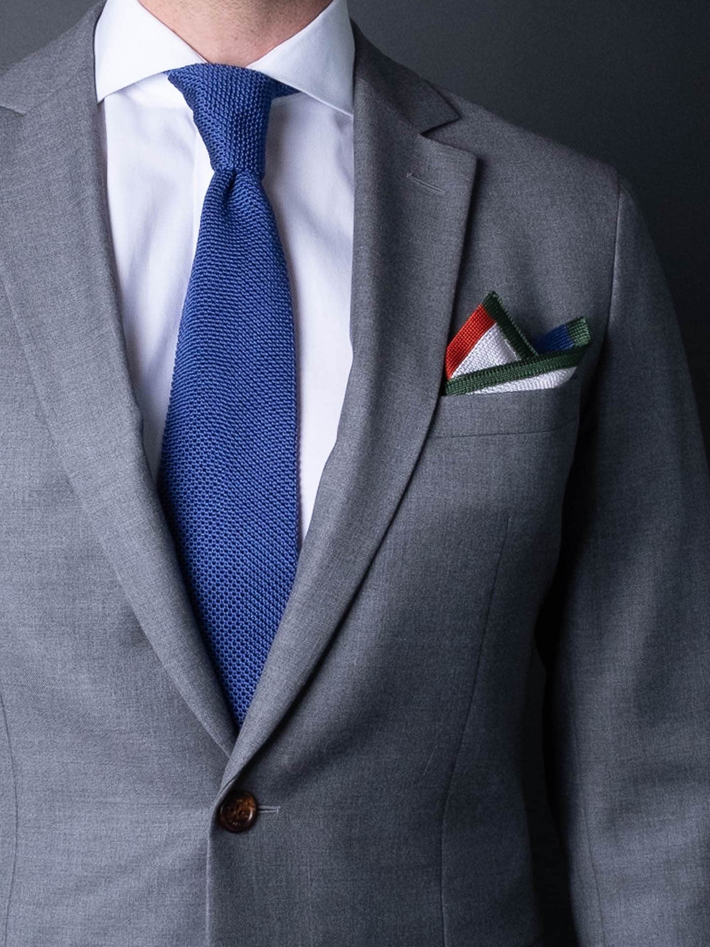 What Color Tie to Wear with a Blue Suit