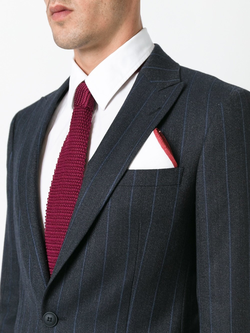 Custom-made Tie and Pocket Square: The Fashionable Touch to Your Attire