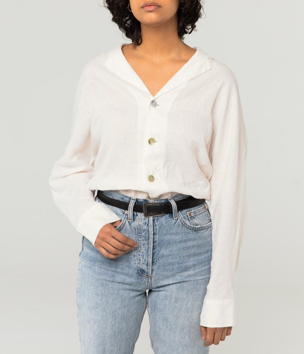 Title: The Stylish and Versatile College-Style Sweater with a Large Collar and Belt