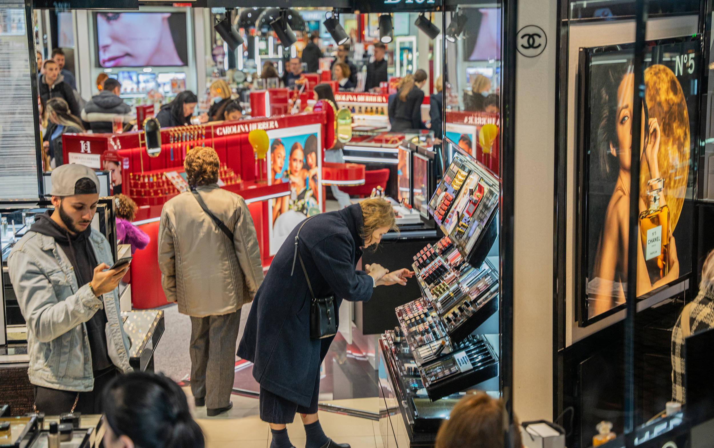 Title: The Art of Tie Displays: Enhancing the Appeal of Tie Stores