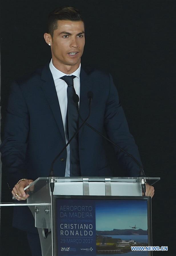 Cristiano Ronaldos Suit and Tie Brand: An Insight into the Fashion Icons Clothesline