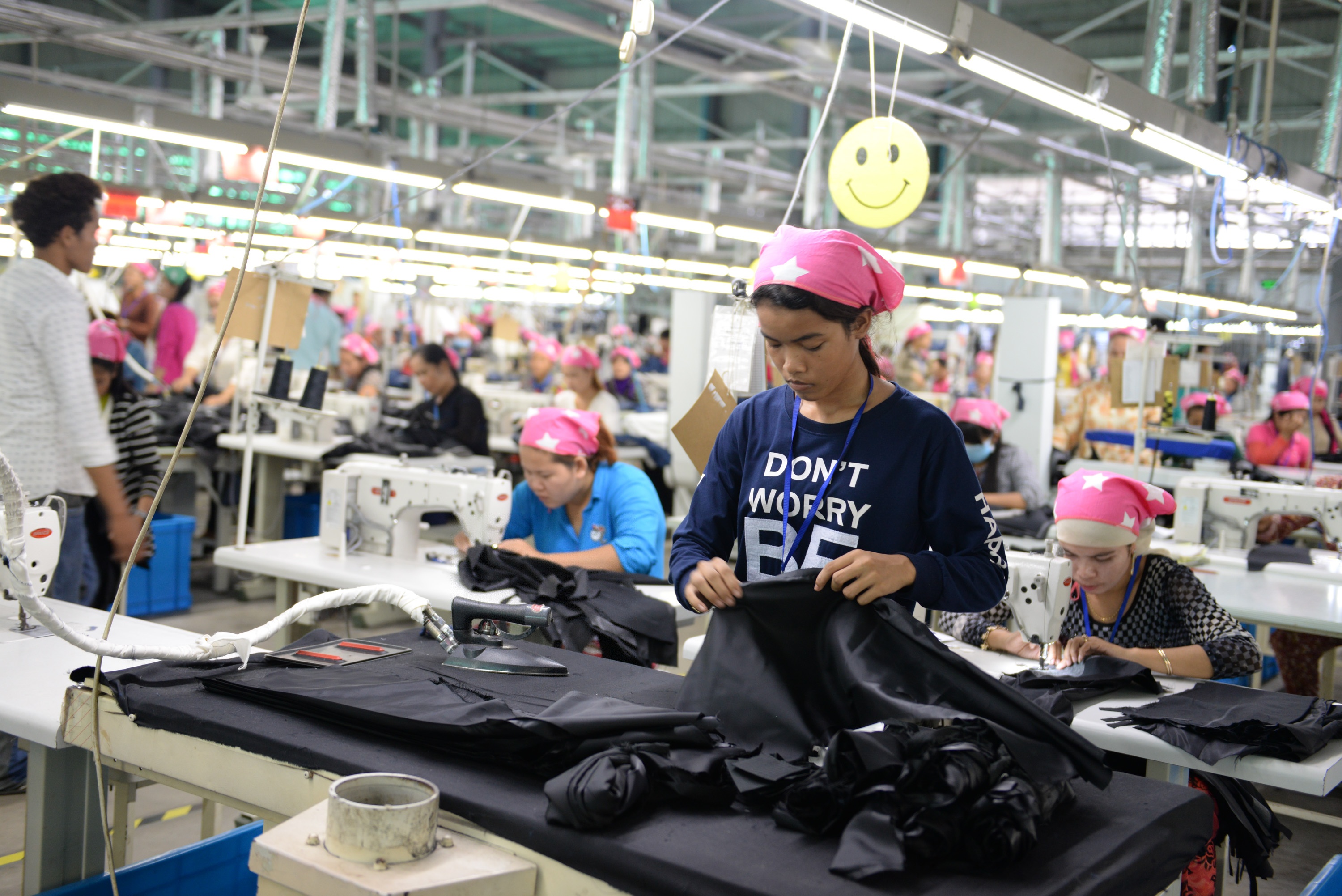 Title: Shaoxing Ouji Lead Clothing Factory: A Pioneer in the Fashion Industry