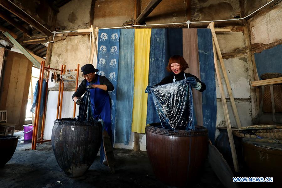 Title: Crafting Excellence: A Masterclass in Tailoring Tradition at Shengqiu Chengqiu Tie Factory