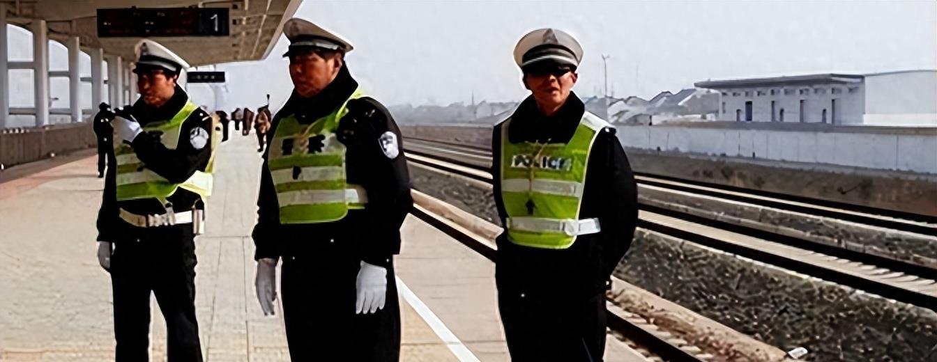 Railway Professional Tie: A Symbol of Safety and Professionalism