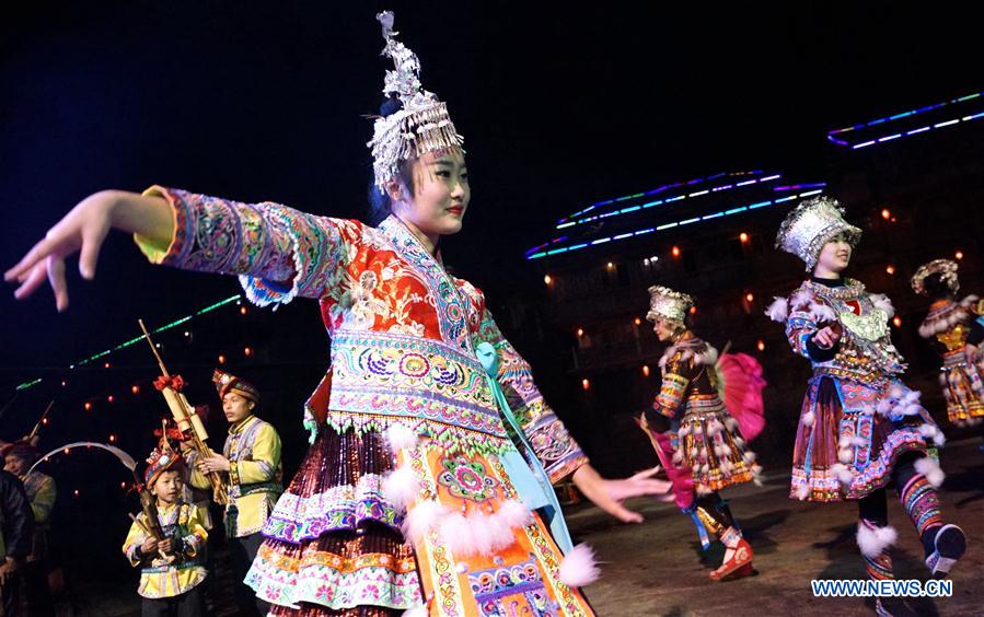 Title: The Art of Making Guangxi Zhā Lǐng dài: A Cultural Heritage in China