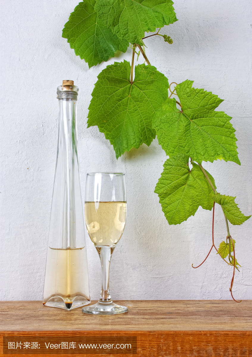 The Story of a Wine Bottle and a Tie