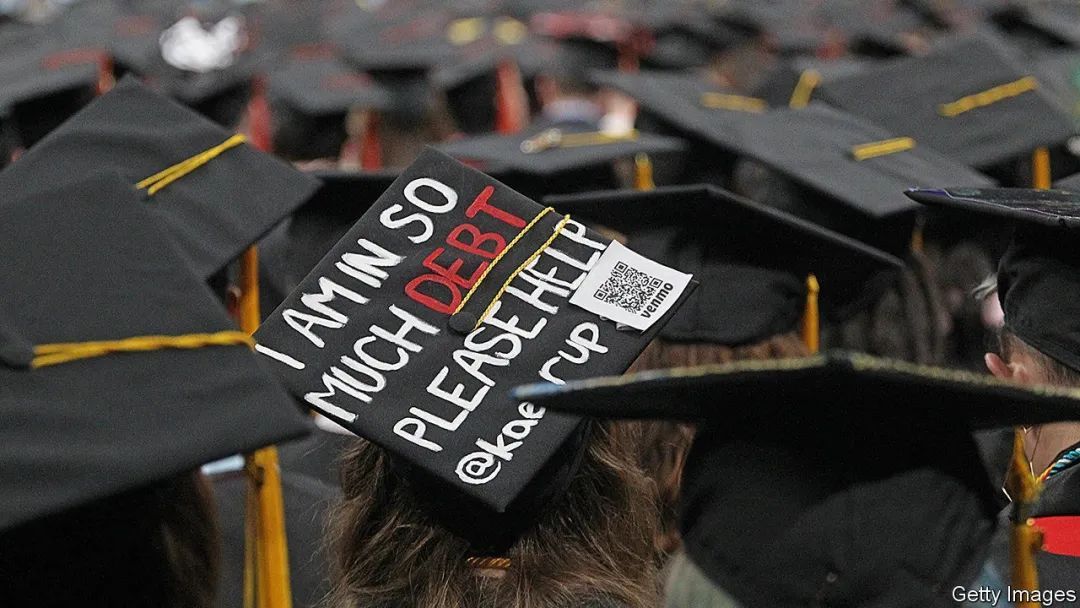 Title: The Debate on Graduation: Wearing a Tie or Not