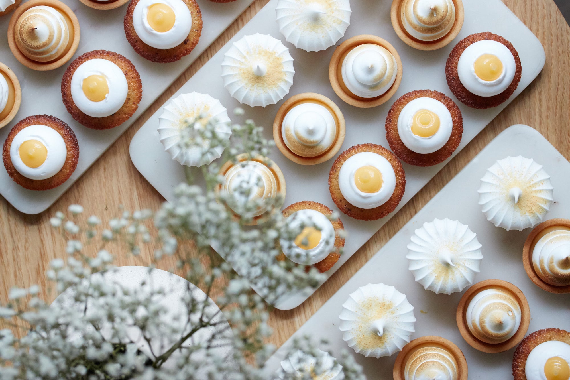 Simple and Elegant Cake Design using a Tie Pattern