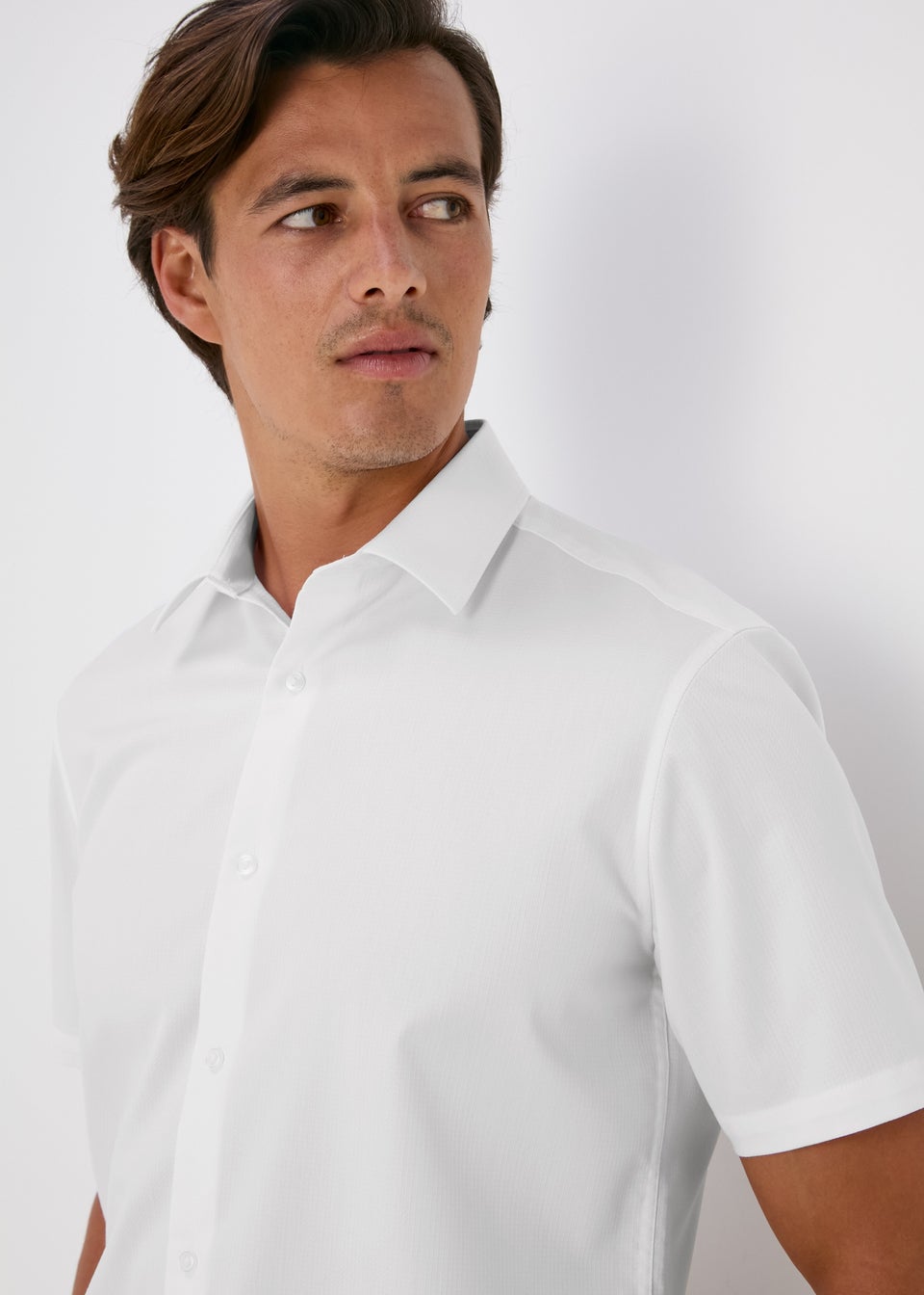 Which Brands Should You Choose for a White Shirt and a Tie?