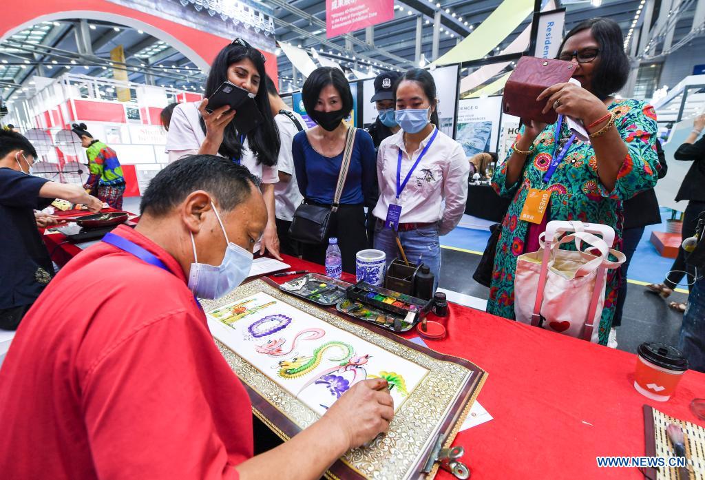 Exploring the Essence of Style: A Journey through Shenzhens Nanshan Tie Market