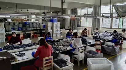 Title: Zhou Qiuqin: Leading the Way at Shengzhou Jinfuli Tie Factory