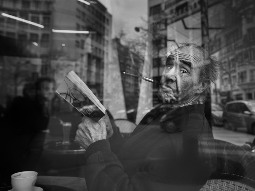 The art of tying a tie: a photograph-by-photograph guide