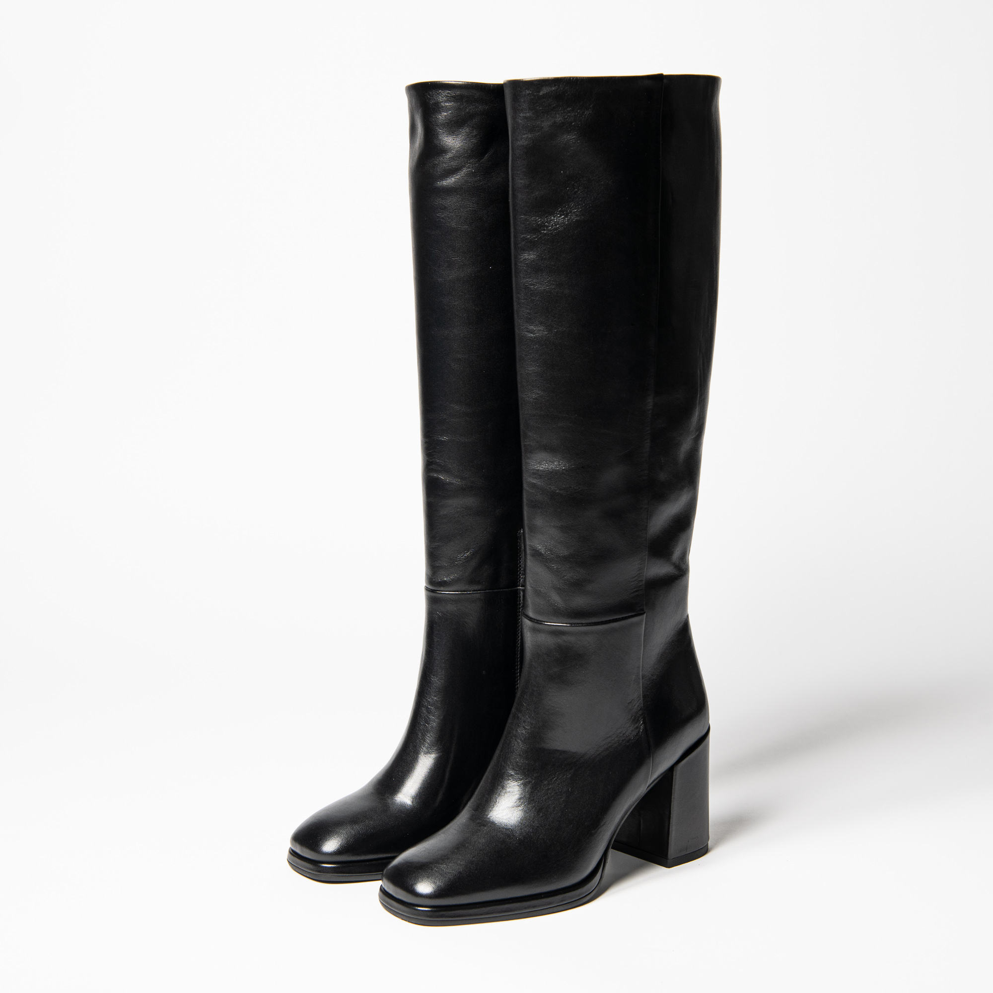 Title: Enthralling Womens Leather Vest Tie Boots: A Visual Delight for Fashionistas