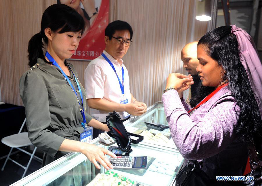 Title: The Vibrant World of Kunming Tie Sales - Discover the Rich Cultural Tapestry of Chinas Southwestern City