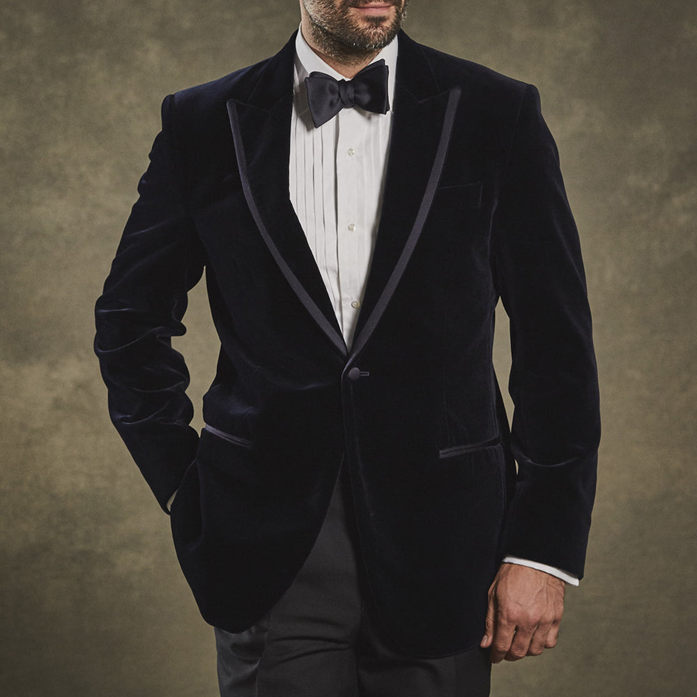 Title: A Comprehensive Guide to Black Tie Styles for Men: A Picture Gallery of Trendy and Timeless Looks