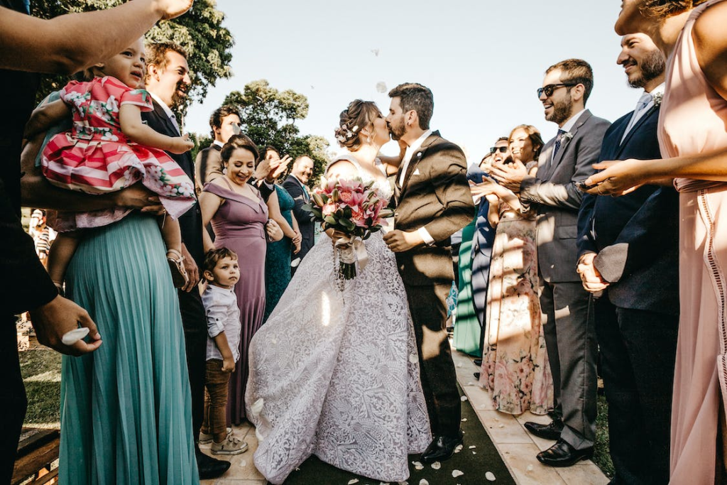 Title: Should You Choose a Small or Large Tie for Your Wedding?