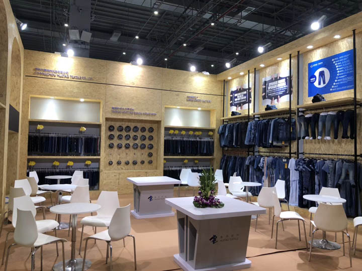 Title: Shanghai-based Custom Tie Shirt Exhibition Cabinet Brands: A Showcase of Exquisite Craftsmanship and Unrivaled Quality