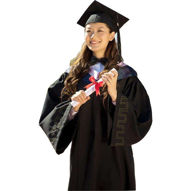 Title: Graduation Outfit with Tie Recommendations: The Best Brands for a Perfect Final Look