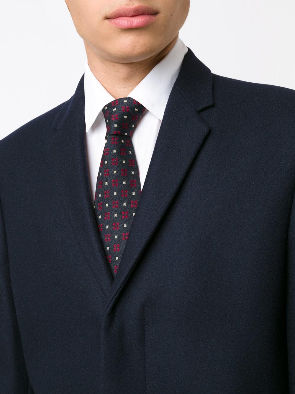 40-Year-Old Male Government Employee’s Tie Brands: A Review and Comparison