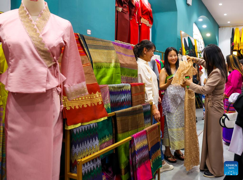 Customized Clothing and Ties in Yinchuan: A Fashion Story