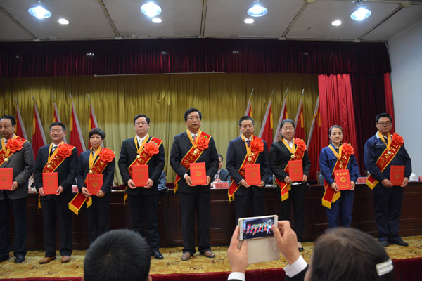 Title: The Symbolic Significance of a Soldiers Profile with the Tie Tugging at the Collar in Photos and Memories