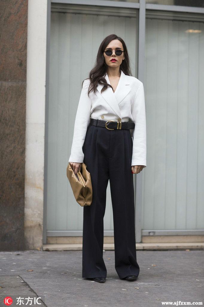 Title: How to Wear a Black Suit with a Tie to Make White Clothes Look Brighter