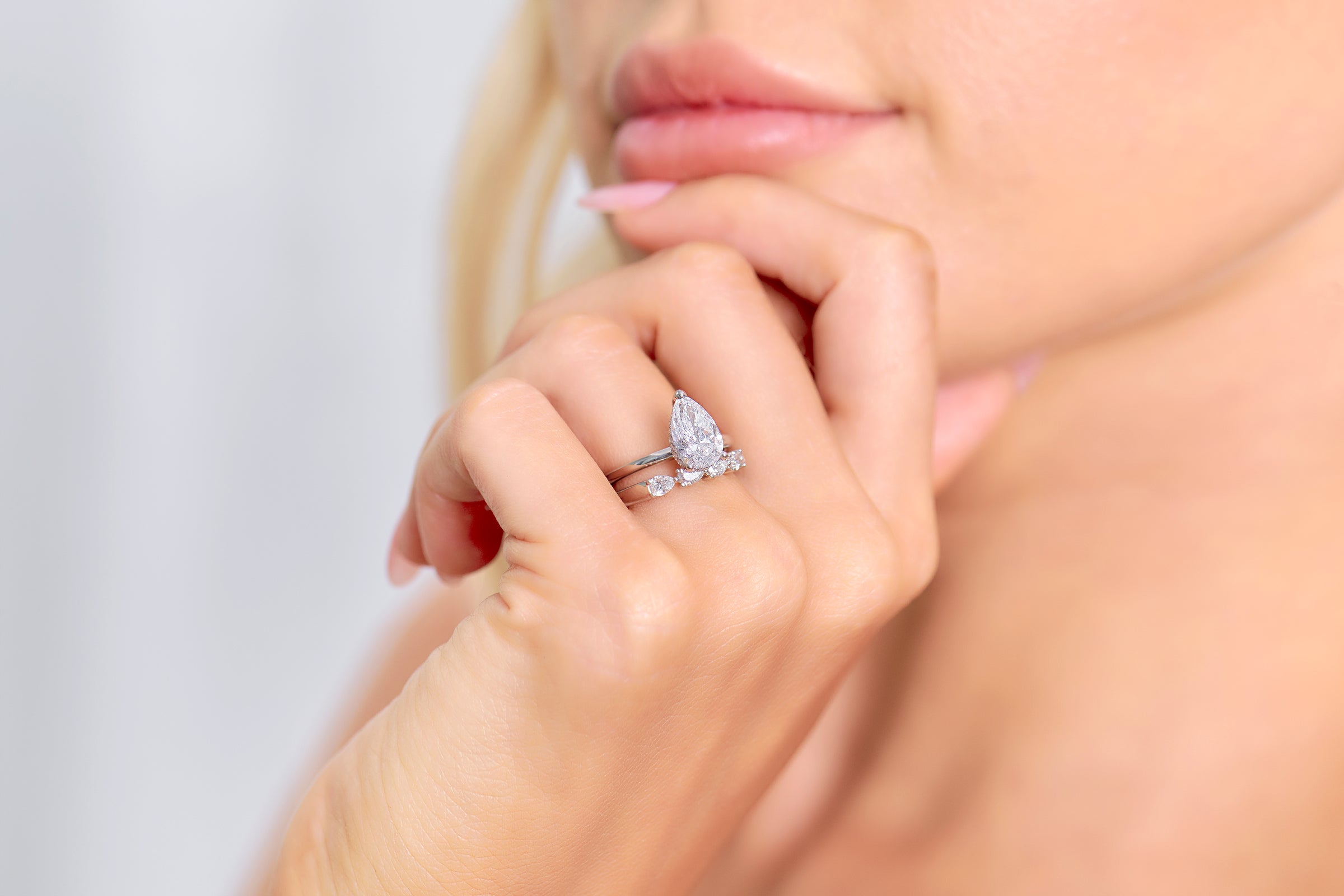 Title: How to Choose a Beautiful Diamond Ring and the Perfect Tie for Your Wedding