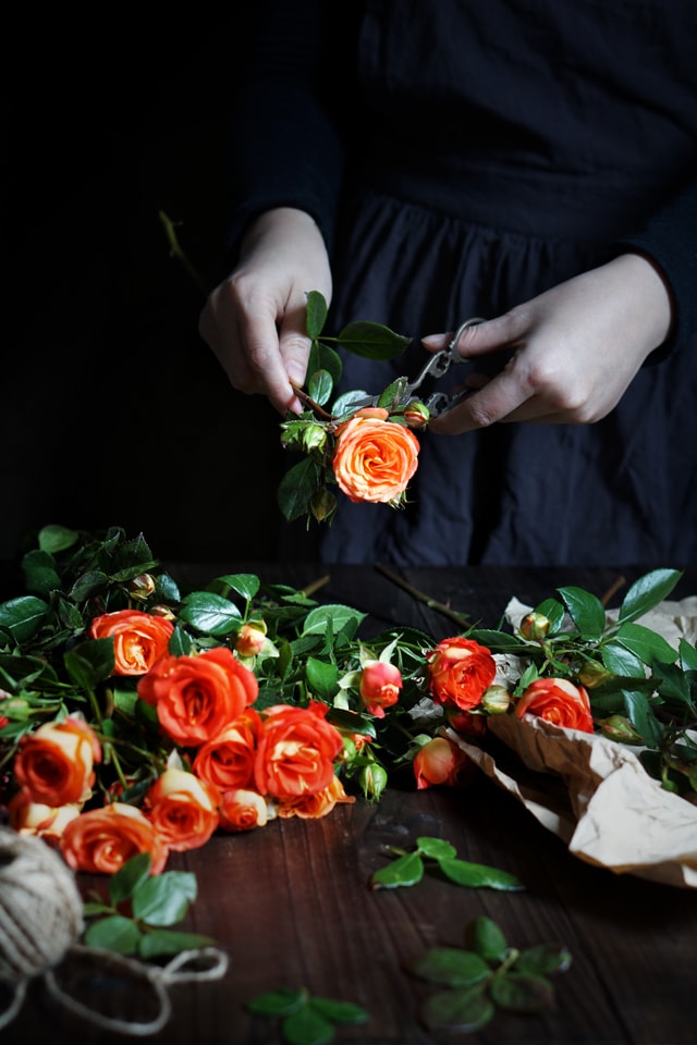 Title: Mastering the Art of Crafting a Rose out of a Tie: A Comprehensive Guide